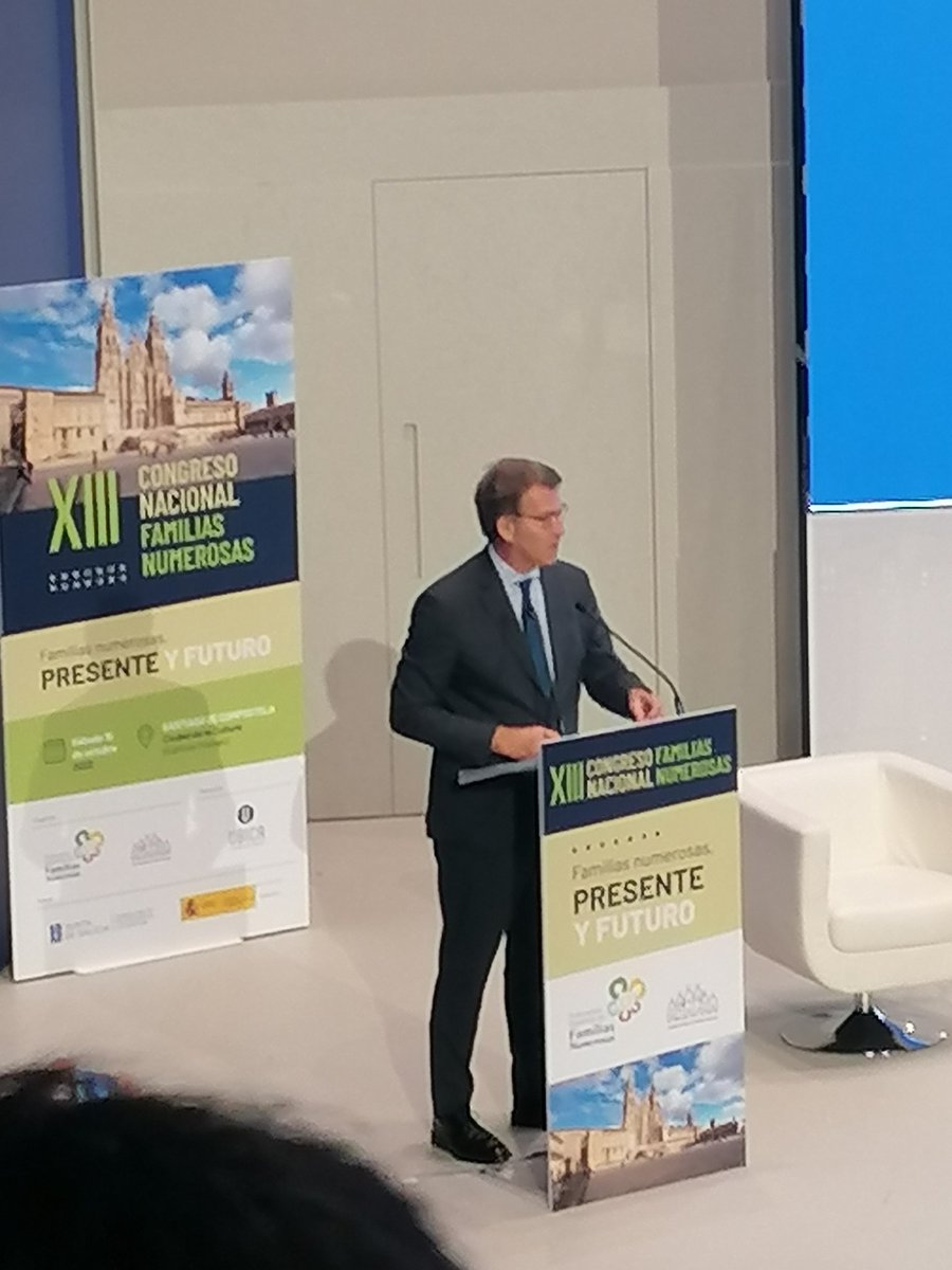 AGAFAN's tweet photo. Gracias @anunezfeijoo por aceptar nuestra invitación y las propuestas de apoyo a las #familiasnumerosas #AGAFAN #FEFN #XIIICONGRESONACIONALFAMILIASNUMEROSAS https://t.co/UTjzoVlKap