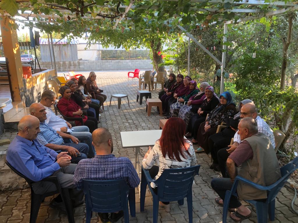 akkadin_hatay's tweet photo. 📍Reyhanlı  #Canbolat

Gülperi ARDIÇ Hanımefendi ev sahipliğinde komşuları ile bir araya gelerek, Cumhurbaşkanımız @RTErdogan' ın selamını ilettik.

Çalmadık kapı, girmedik gönül kalmayınca dek;
#DurmakYokYolaDevam https://t.co/qAyptLKUv5