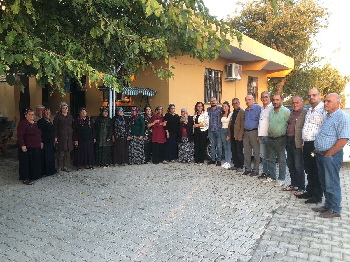 akkadin_hatay's tweet photo. 📍Reyhanlı  #Canbolat

Gülperi ARDIÇ Hanımefendi ev sahipliğinde komşuları ile bir araya gelerek, Cumhurbaşkanımız @RTErdogan' ın selamını ilettik.

Çalmadık kapı, girmedik gönül kalmayınca dek;
#DurmakYokYolaDevam https://t.co/qAyptLKUv5