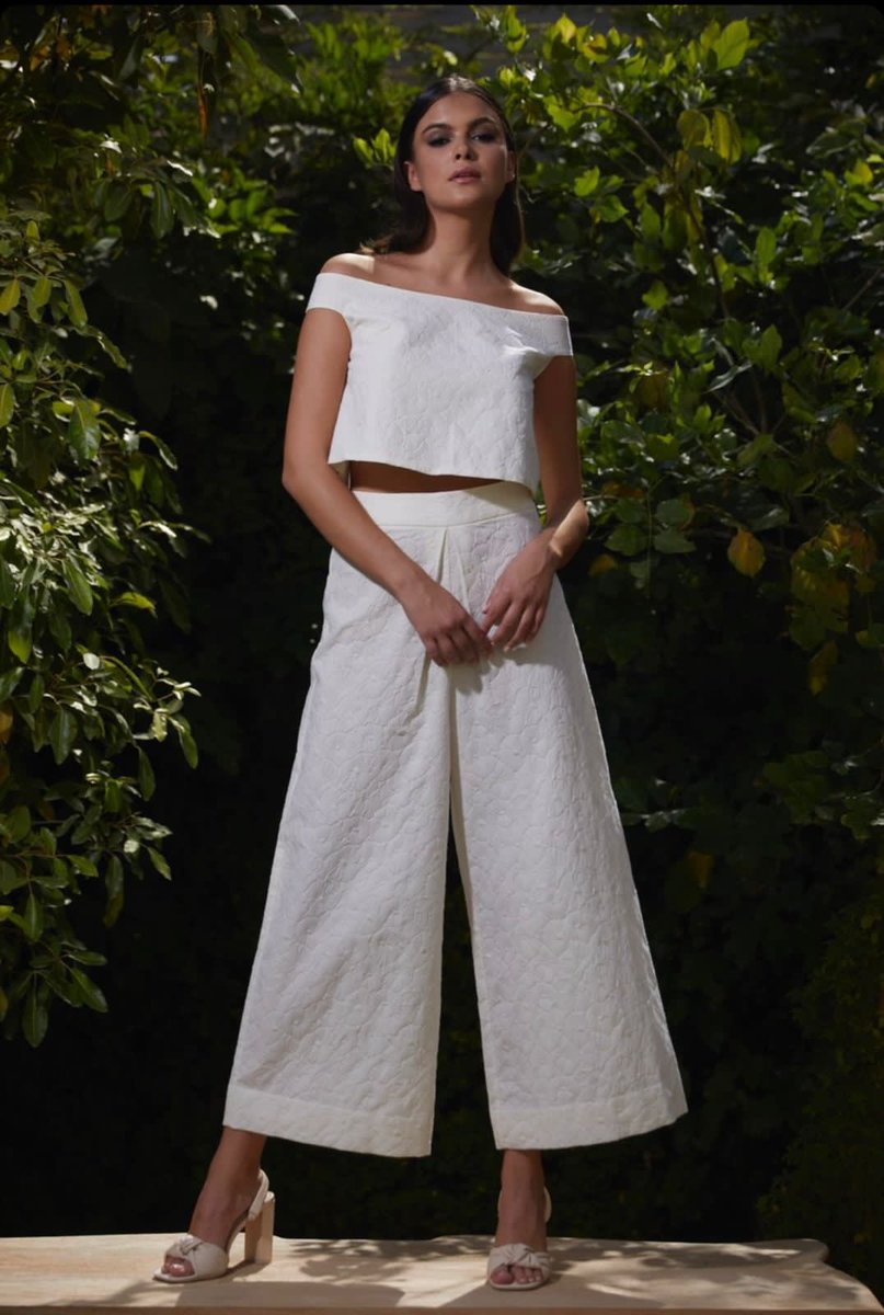 lmnassem's tweet photo. Noora Hefzi is a #timeless, #reasonless #brand created for #selfcompassionatewomen who appreciate sophistication and grace #instyle with a #playfuledge. Her #designs moto is “ #livelife and be #authentic at all times” https://t.co/VFvHX98UAi