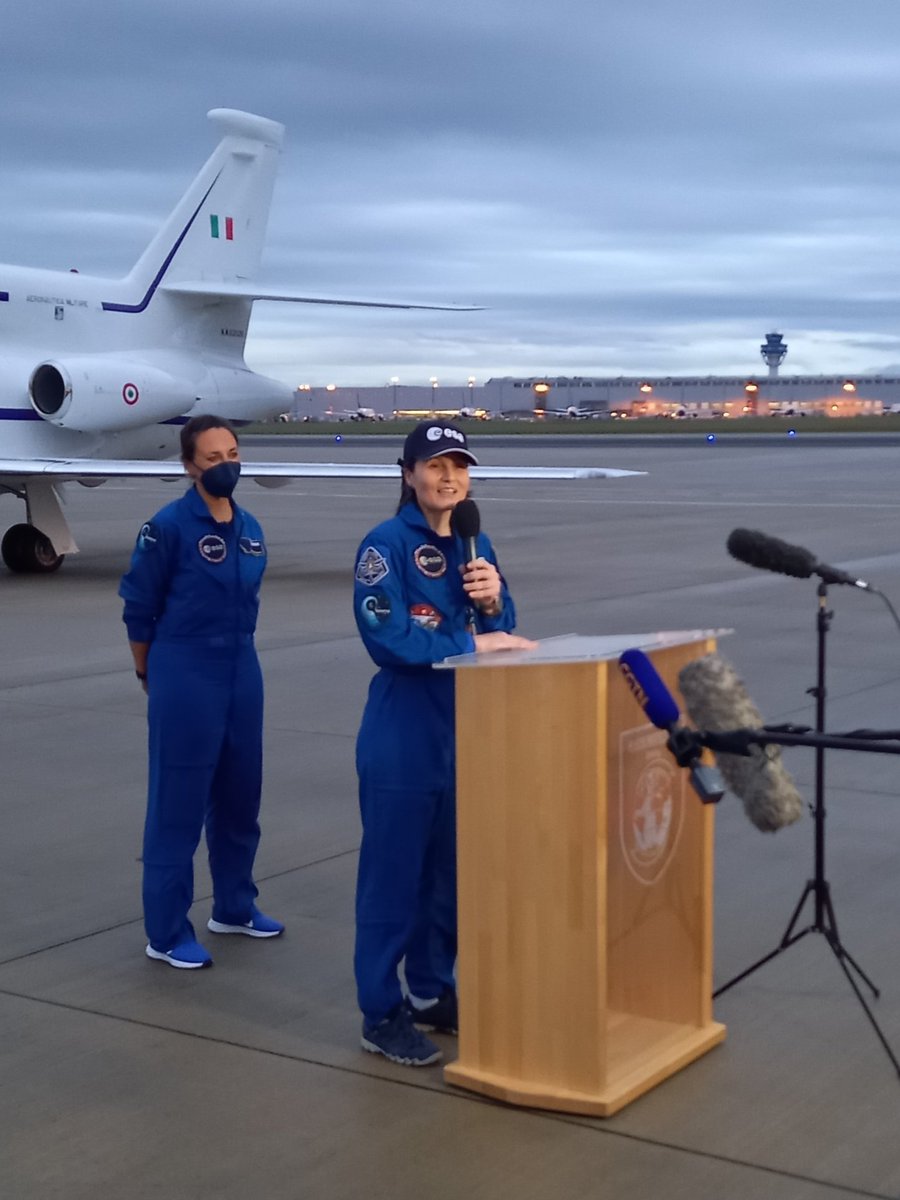 👩🏼‍🚀 Retour au Centre d’Entraînement des astronautes de l’ESA pour Samantha Cristoforetti @AstroSamantha et sa première interview depuis son retour sur Terre après sa #MissionMinerva
📷 @esaspaceflight