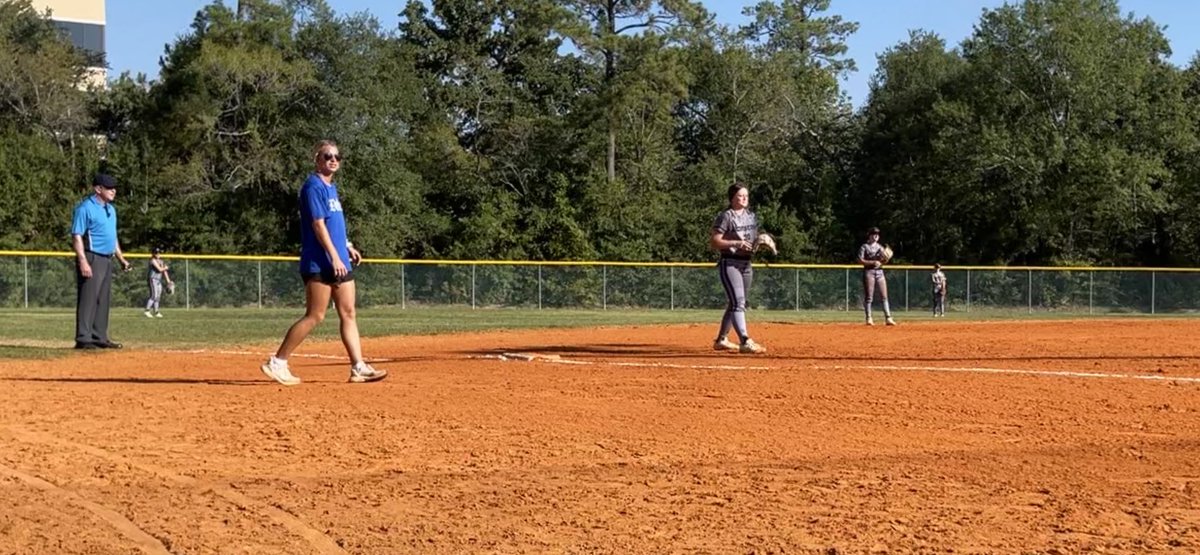 CaraPitman's tweet photo. Excited for our wins today!  Pitched a great game this morning with my defense behind me over the Corona Angels topped off with a 3-run Homerun!!  @JacobyBG16U @bombers_academy @dawson_eaglesSB https://t.co/BelxOXlFlq
