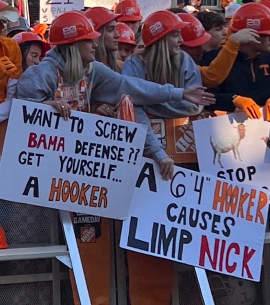 billyhardintn's tweet photo. Great Game Day signs! GBO!! https://t.co/6qSTKaxFVB