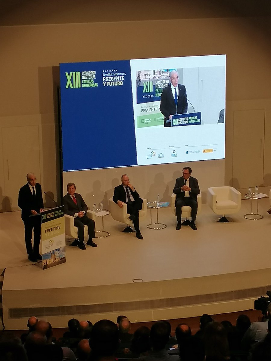 AGAFAN's tweet photo. Gracias a Francisco Conde vicepresente de la @xunta por el apoyo a las #familiasnumerosas gallegas. #AGAFAN #FEFN #XIIICONGRESONACIONALFAMILIASNUMEROSAS https://t.co/NTHXimJMYv