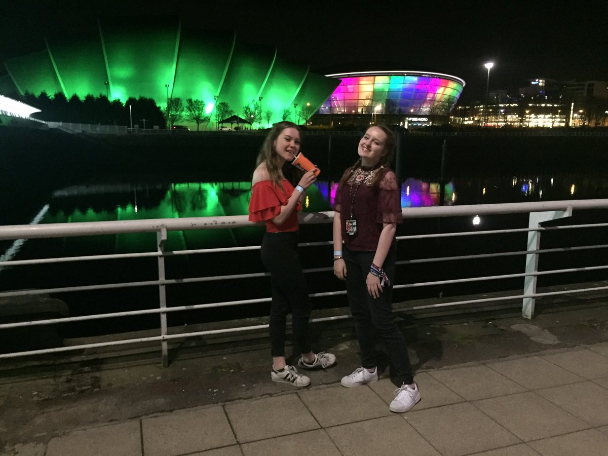 erinjess12's tweet photo. the vamps are forever #10yearsofVamily https://t.co/OP3uVCfosD