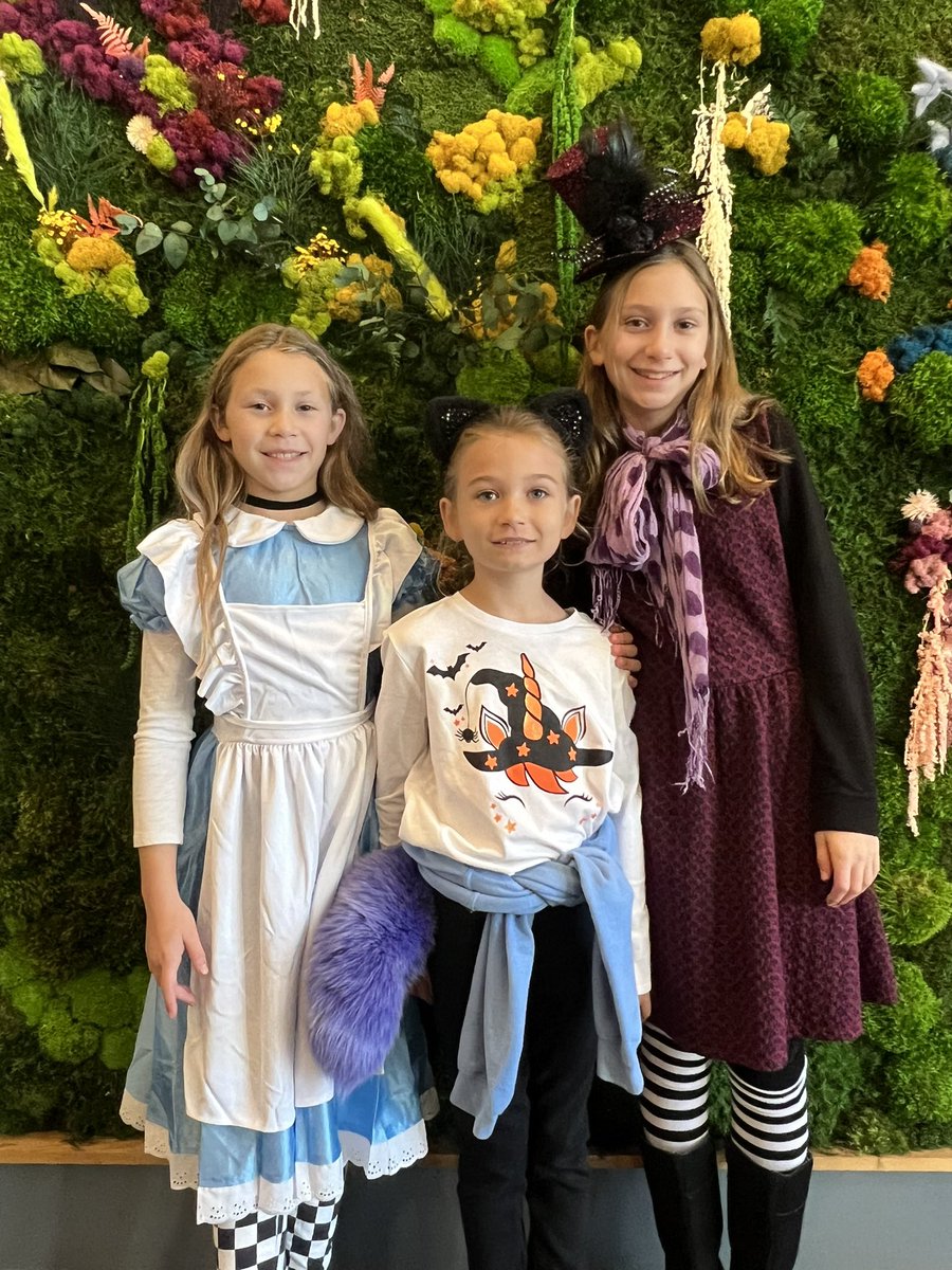 MsJamieShoup's tweet image. ❤️🐇🕰
Fun times at the #AliceInWonderlandExperience from @CluedUppHQ #virtualgame #appexperience