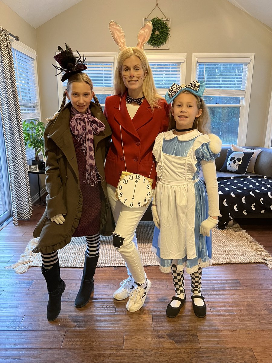 MsJamieShoup's tweet image. ❤️🐇🕰
Fun times at the #AliceInWonderlandExperience from @CluedUppHQ #virtualgame #appexperience