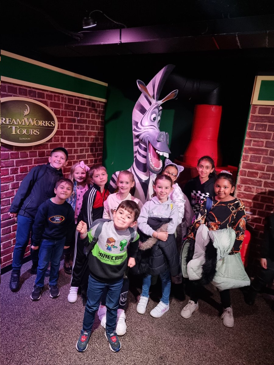 chantryprimary's tweet photo. Another super opportunity today for #TeamChantry pupils as they travelled to Far Far Away Land to tour the fab @ShreksAdventure in London! They met loads of the characters from the film series, before ending the day having fun in the nearby park too! Awesome day 🤩 https://t.co/oqwbTnv05G