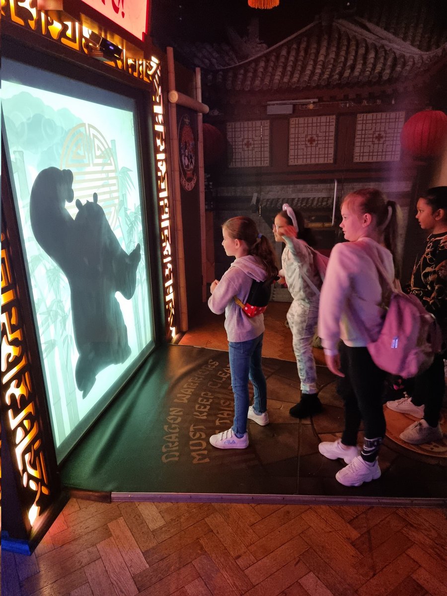 chantryprimary's tweet photo. Another super opportunity today for #TeamChantry pupils as they travelled to Far Far Away Land to tour the fab @ShreksAdventure in London! They met loads of the characters from the film series, before ending the day having fun in the nearby park too! Awesome day 🤩 https://t.co/oqwbTnv05G