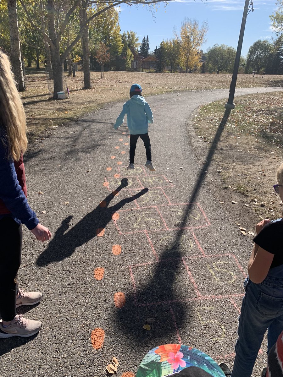 MrsChen_CCS's tweet photo. Walked to Nose Creek Park for a day of science, math and outdoor play https://t.co/NWXMGrmO09