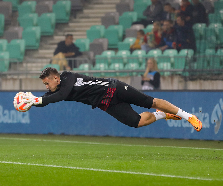 nkmaribor's tweet photo. Jug se vrača v začetno enajsterico, Watson po okrevanju na klop. Iličić in Milec še nista nared za nastop, Pridgar je kaznovan, na seznamu poškodovanih Sirk, Pihler in Vidaković, izven kadra Sirk, Koderman, Zalokar ter Šturm.

Začenjamo ob 20.15.

#MiSkupajEnoSmo #derbi https://t.co/0tiGuNaIBC