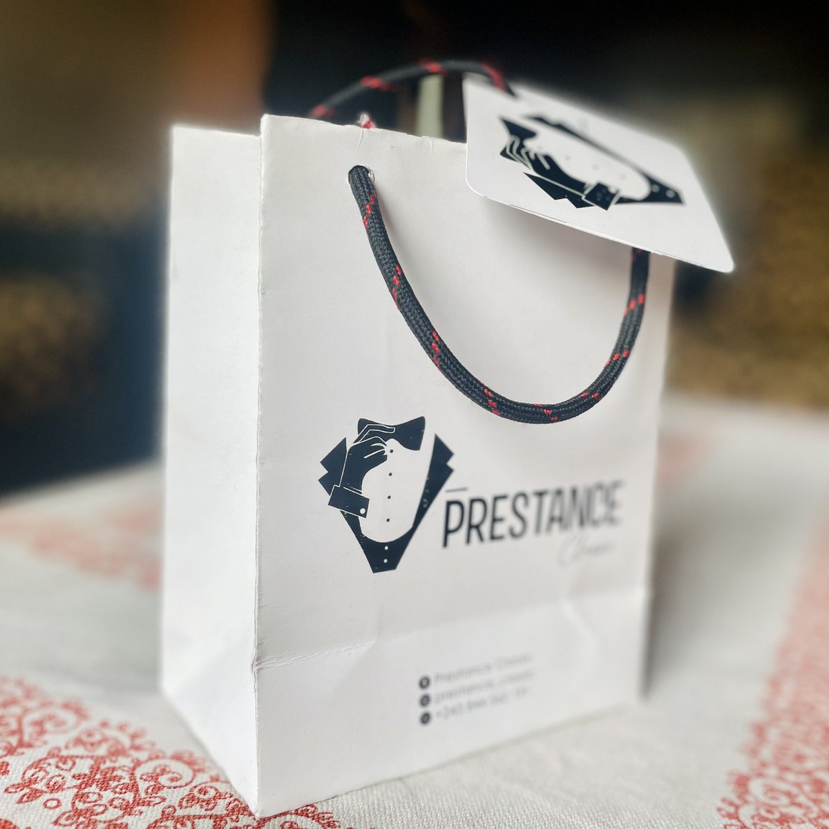 LeloleloService's tweet photo. Il nous a fait confiance, et nous avons répondu avec soin à son commande!

Pour votre marque, nous n’attendons que vous… https://t.co/67Nn9hQwEz