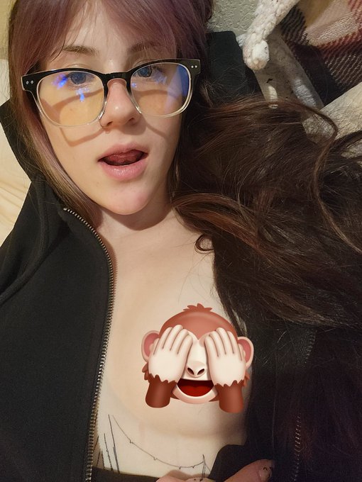 Keeping my only fans at $5 dw I'm making new content today my horny freaky fucks https://t.co/MjsNE6