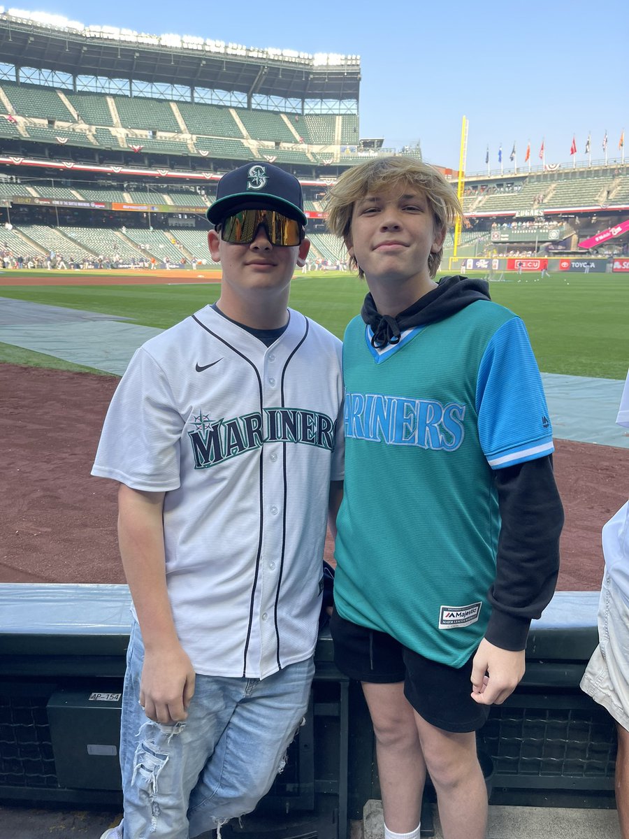 eaffairswa's tweet photo. These two are experiencing their 1st ever playoff game!!! #whereiroot #seausrise #TrueToTheBlue #believe https://t.co/KyFwxDRxJC