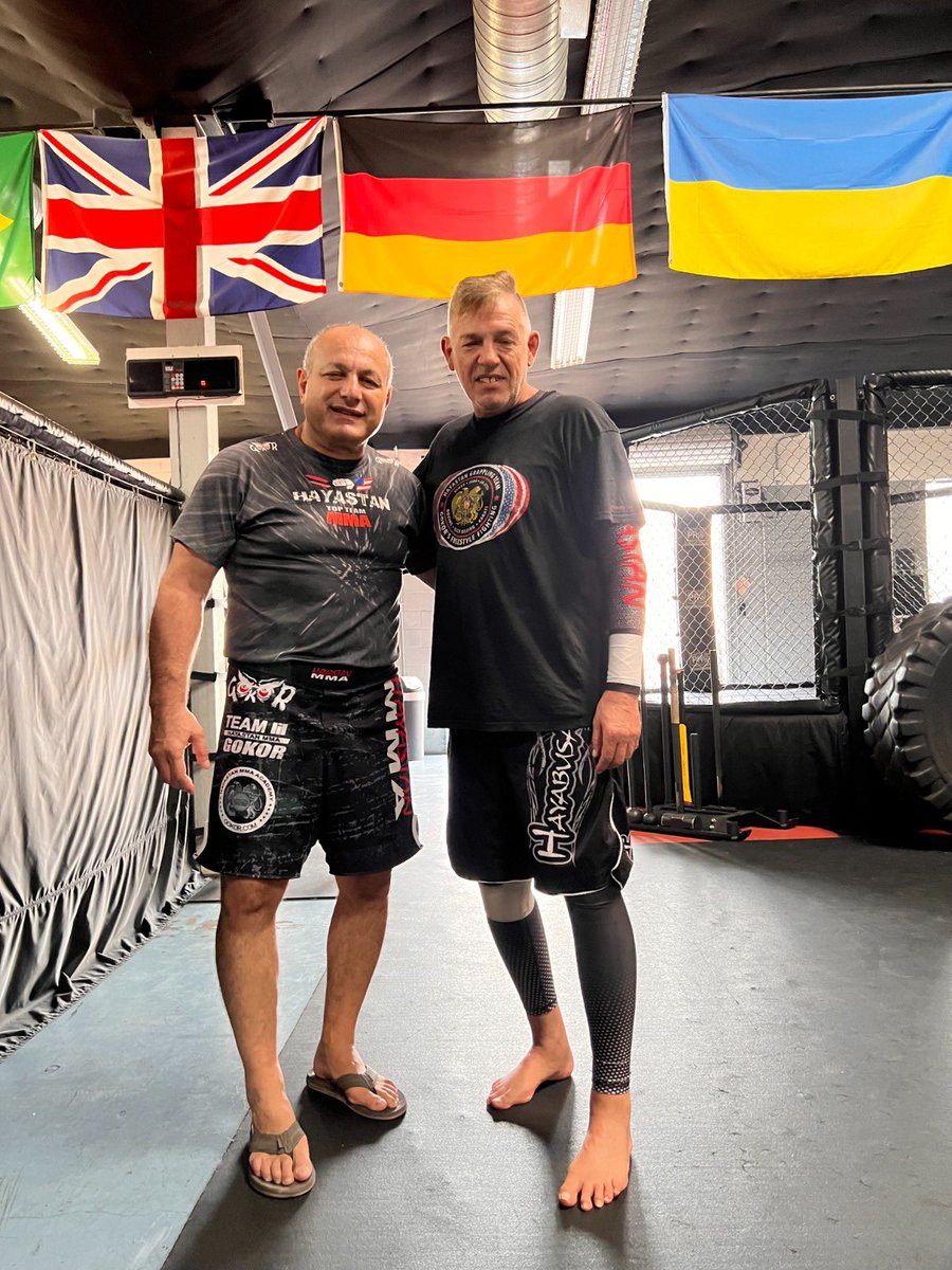 Oliver Koenig (@gm_koenig) on Twitter photo Bin stolz, dass hier in der Hayastan MMA Akademie auch die österreichische Flagge hängt. Gab ja mal auch einen Gouverneur aus der Steiermark in Kalifornien. Selbstverständlich ist auch die deutsche Flagge dabei u.v.a. 
Kamfpkunst bringt Menschen zusammen!
#EWTO Bin stolz, dass hier in der Hayastan MMA Akademie auch die österreichische Flagge hängt. Gab ja mal auch einen Gouverneur aus der Steiermark in Kalifornien. Selbstverständlich ist auch die deutsche Flagge dabei u.v.a. 
Kamfpkunst bringt Menschen zusammen!
#EWTO