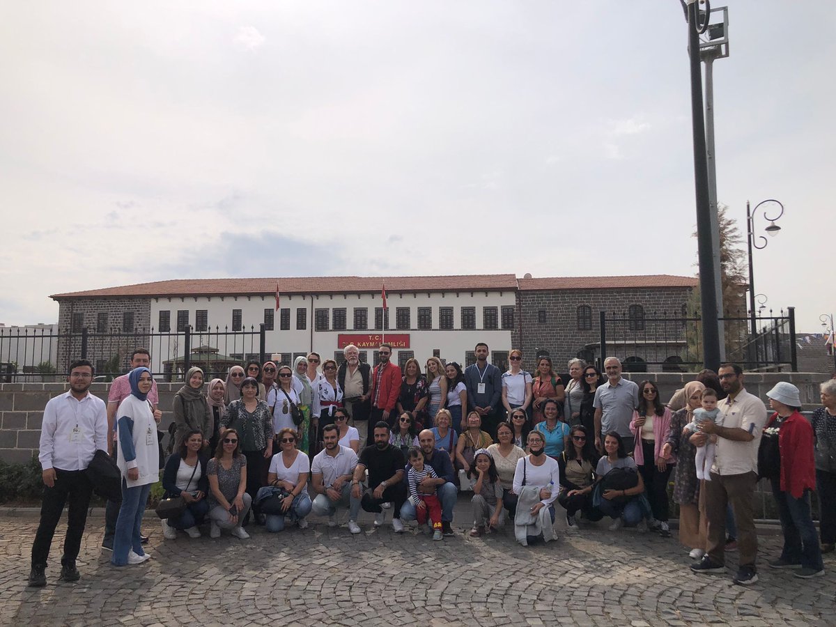 congressonepid1's tweet photo. 📍Kongremizin üçüncü ve son gününde kıymetli misafirlerimizle beraber kültürel program kapsamında Diyarbakır'ın Tarihi Yerlerini,Tarihi mekânlarını, gezerek keyifli vakitler geçirdik.
Fotoğraf:1

#etik #sempozyum #symposium #seminer #tıp #communication  #diyarbakır #tarih #covid https://t.co/oX2GqO9HXZ