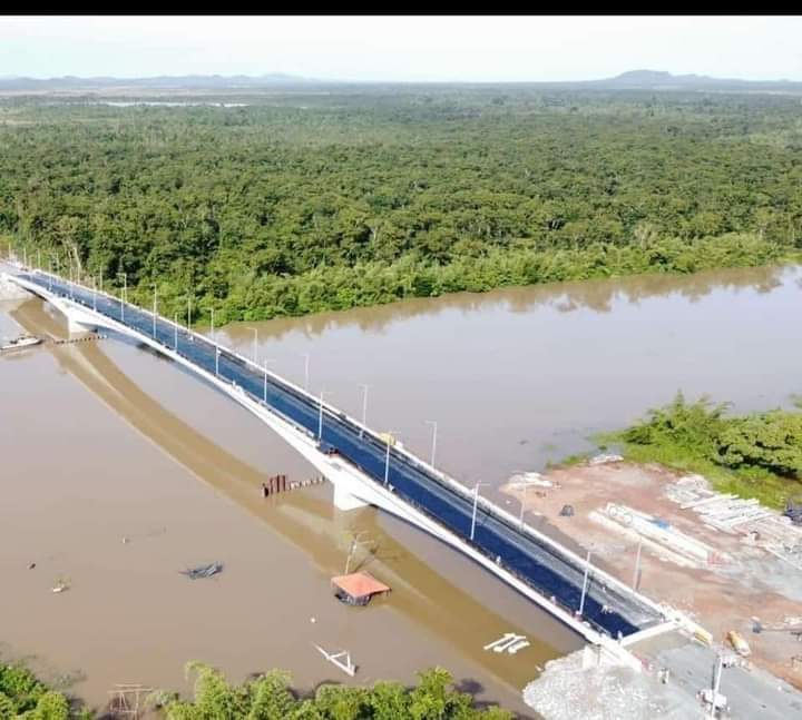 Cundo las edificaciones se hacen con buena voluntad y el interés genuino de ayudar a las grandes mayorías , los resultados son extraordinarios, eso es cristianismo. El puente Wawa boom ya se erige macizo e imponente ,se antepuso ante el primer huracán. Seguimos.. #Nicaragua