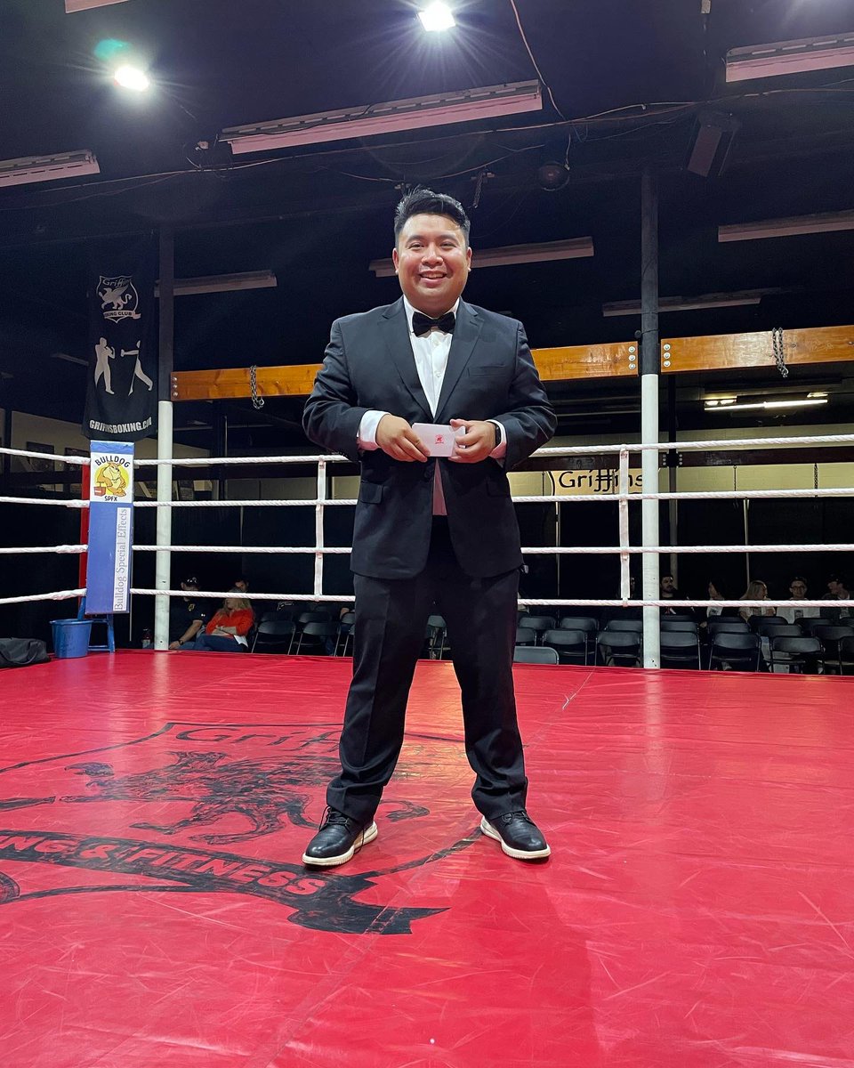skaita16's tweet photo. Thanks @griffinsboxing for having me last night. Evening at Ringside #78 was amazing! 🔥👍🏼
Fans, thanks for attending and supporting the athletes. Your energy was felt around the rings.
I’m glad to have said these words with you: Welcome Back 🤜🏼🥊
#Announcer | #ChanceMoment https://t.co/PZ0XvSlZsH