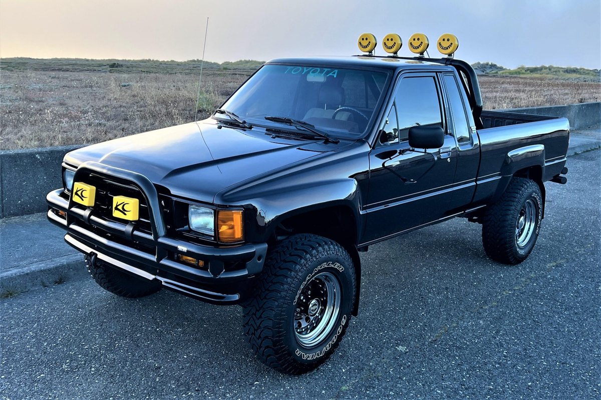 Bring a Trailer on Twitter: "Sold: 1986 Toyota Pickup Xtracab 4x4 5 ...