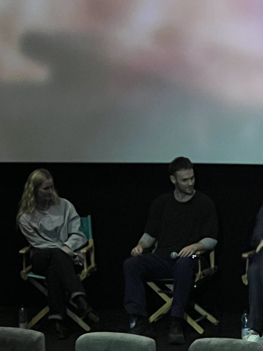 rhaenyraslovrr's tweet photo. last night still don’t feel real like i was actually in the presence of mother and father…… https://t.co/6Z434LCvnj