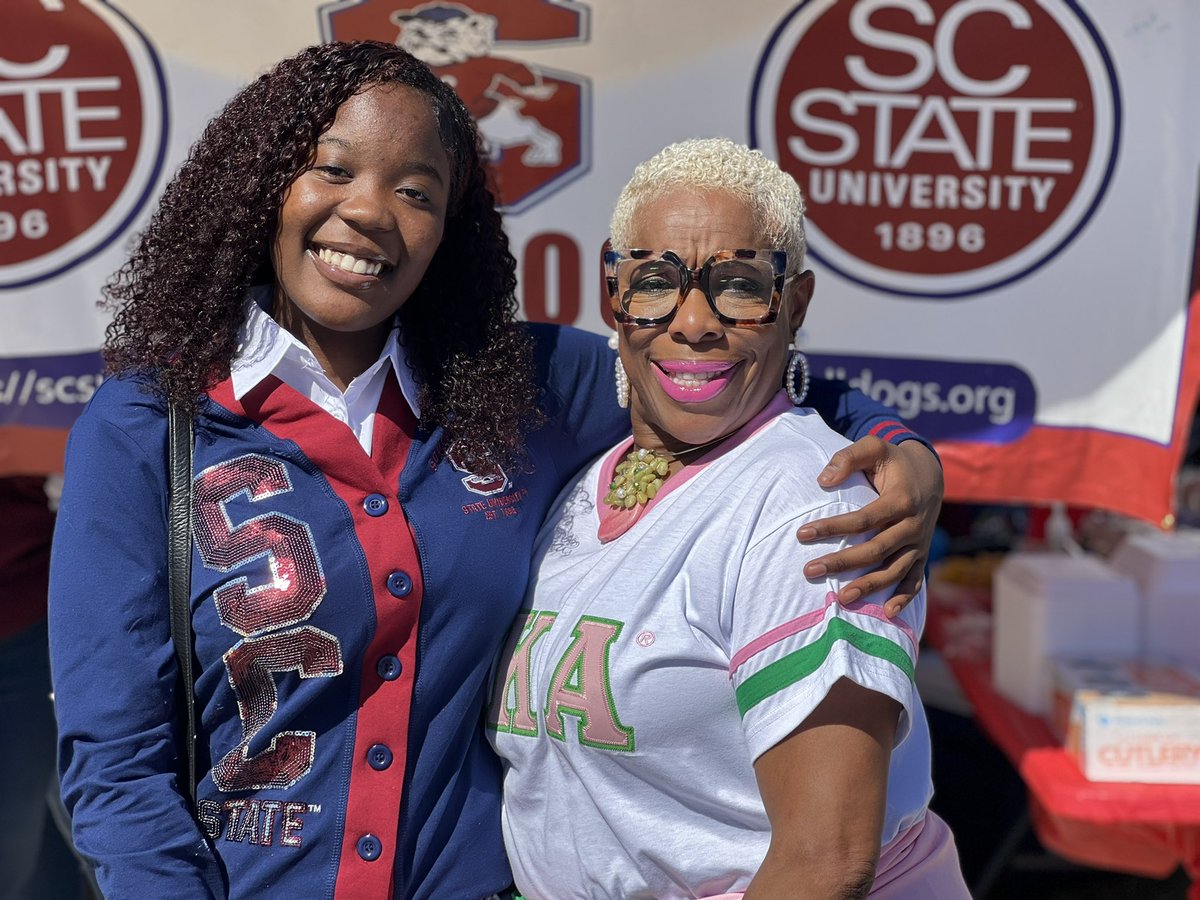 smith_aija11's tweet photo. The 2021 &amp; 2022 “Warren- Reese” Recipient Winners featuring some of the Atlanta Chapters Finest🐶❤️ ! @SCSUATLALUMNI 
#Homecoming #SCSU #BulldogPride 🥇 https://t.co/t7uLqtk4J7