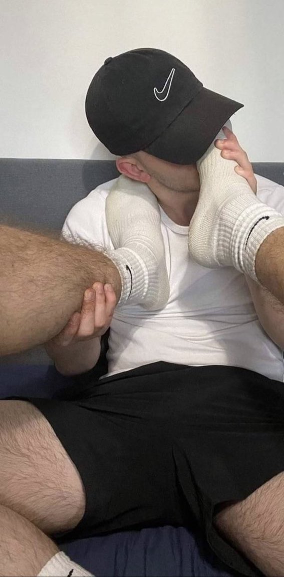 sockster8's tweet photo. Sniff sniff https://t.co/UHKj6iRCym