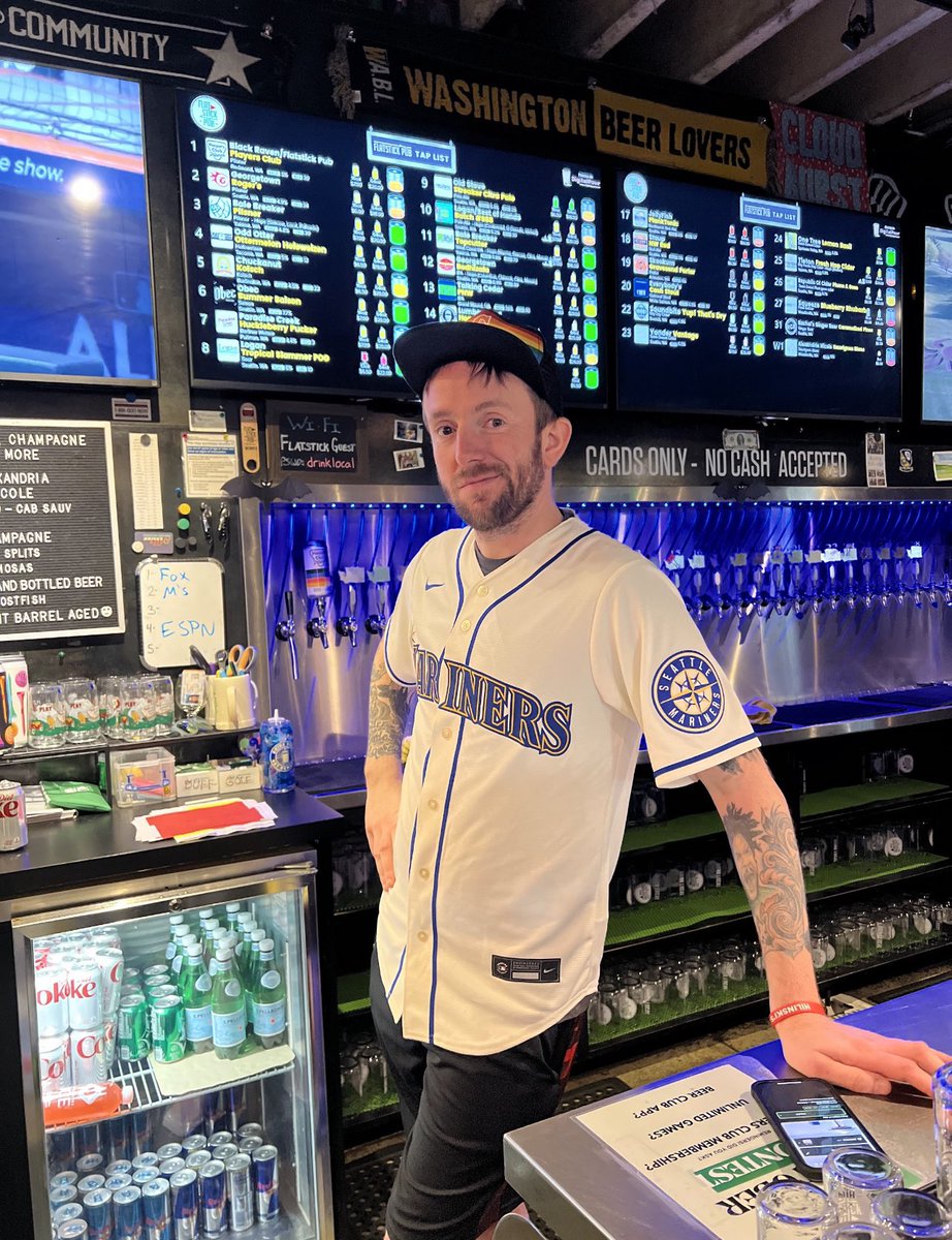 FlatstickPub's tweet photo. HAPPY SATURDAY!📍 Pioneer Square opening @ 10am both today & tomorrow (10/15&16) 🎉 Let’s cheer on our Seattle Sports team with a beer in hand 🍻
Happy Hour drink prices if you are wearing your M’s gear! Cheers! 🔥
-
#flatstickpub #truetothelocalbrew #mariners #rootatflatstick https://t.co/ykAu84wYIT