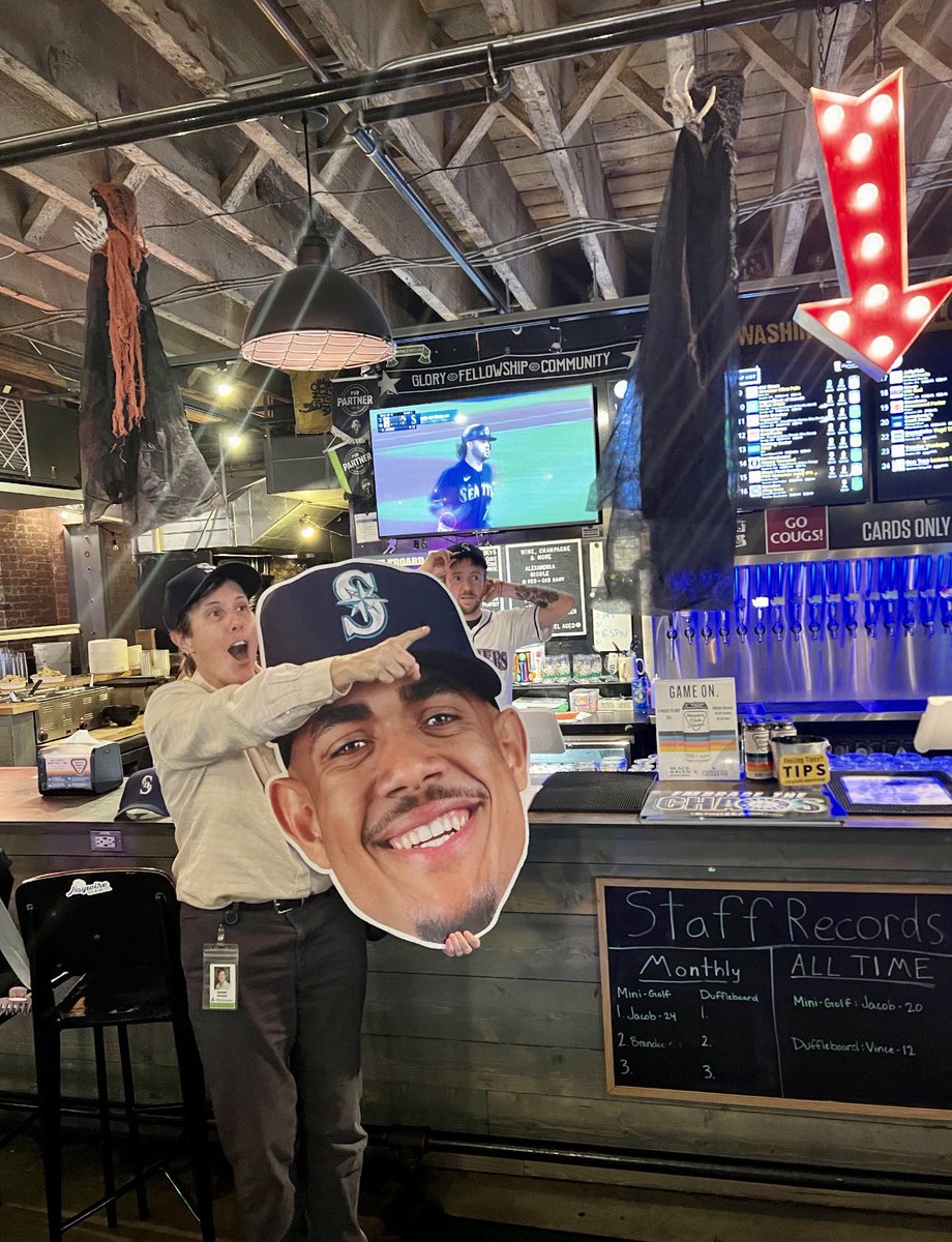 FlatstickPub's tweet photo. HAPPY SATURDAY!📍 Pioneer Square opening @ 10am both today & tomorrow (10/15&16) 🎉 Let’s cheer on our Seattle Sports team with a beer in hand 🍻
Happy Hour drink prices if you are wearing your M’s gear! Cheers! 🔥
-
#flatstickpub #truetothelocalbrew #mariners #rootatflatstick https://t.co/ykAu84wYIT
