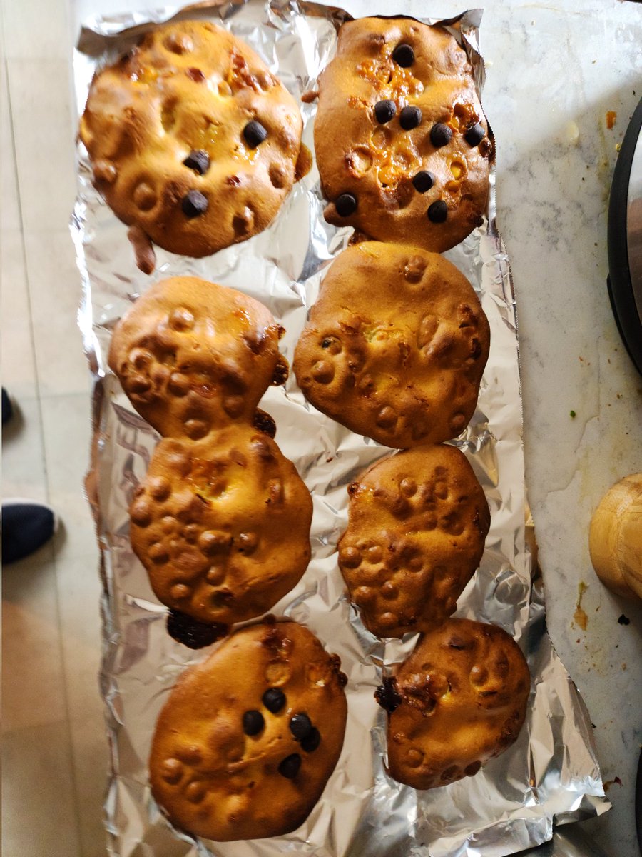 imRishi_08's tweet photo. E roju eeeh cookies 1st time try cheyadam jarigindi
Cookies Cookies la ravadam routine
Ade goda medha pidaka laga vaste adi variety
#utter_flop https://t.co/eo6HnLWcCo