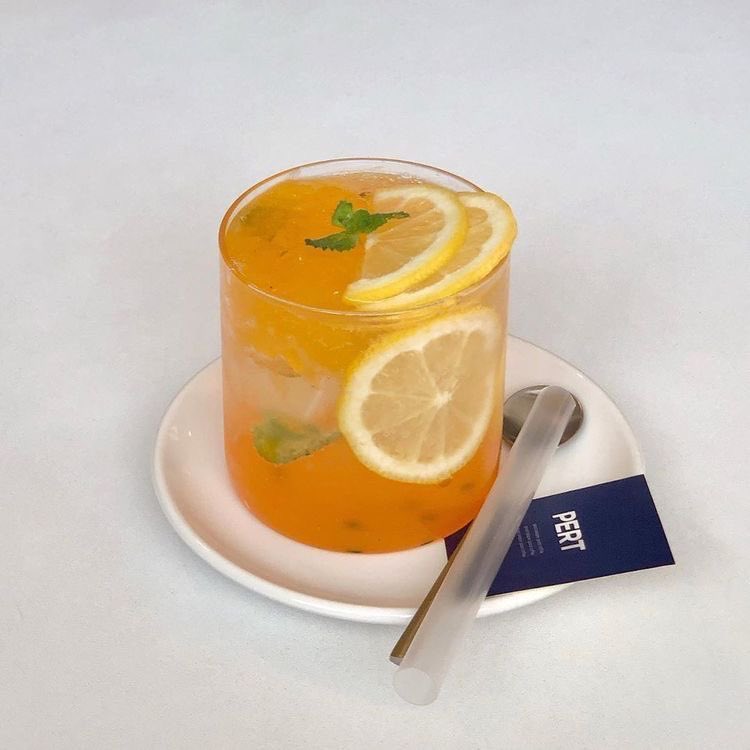 groodearcafe's tweet photo. new order! +.*.。
╰➤ lemon cookies + fruit drink
to: @jjhyunology
from: charlie
💌 ❝ hi aloka!! i noticed you've been online less, i hope you're doing well! just wanted to let you know i'm thinking of you! ily <3 ❞
╰➤ ♬: #self_trip - minseo
thank you for ordering! ♡。*゚ https://t.co/mJCU9oov8H