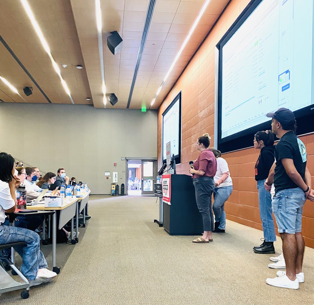 kokellyj's tweet photo. What a great start to Day 2 of @sharphealthcare  and @SDSU Hackathon focused on real word challenges in HealthCare. Sharps Chief Data Officer Jon McManus representing! #hack4sd https://t.co/VIoKFfYvkn