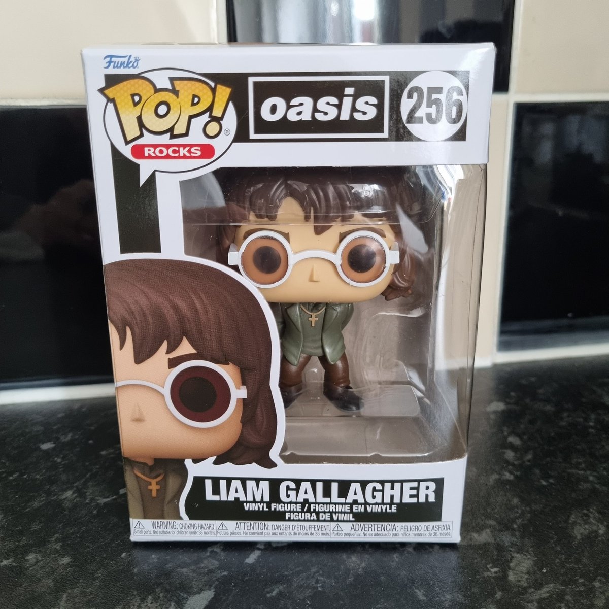 donnadoo29's tweet photo. @shiner_sam @NoelGallagher @liamgallagher Liam turned up, sadly Noel didn't want to be seen travelling with him 😂. Hopefully he'll be here soon https://t.co/SwlVu8y4Q0