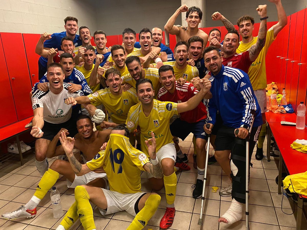 📸 ALEGRIA al vestidor <a href="/uecastelldefels/">UE Castelldefels</a> després de la sgona victòria del curs, primera a domicili, assolida aquesta tarda a l'Estadi Municipal de Badalona.

👏👏 ENHORABONA, NOIS!
