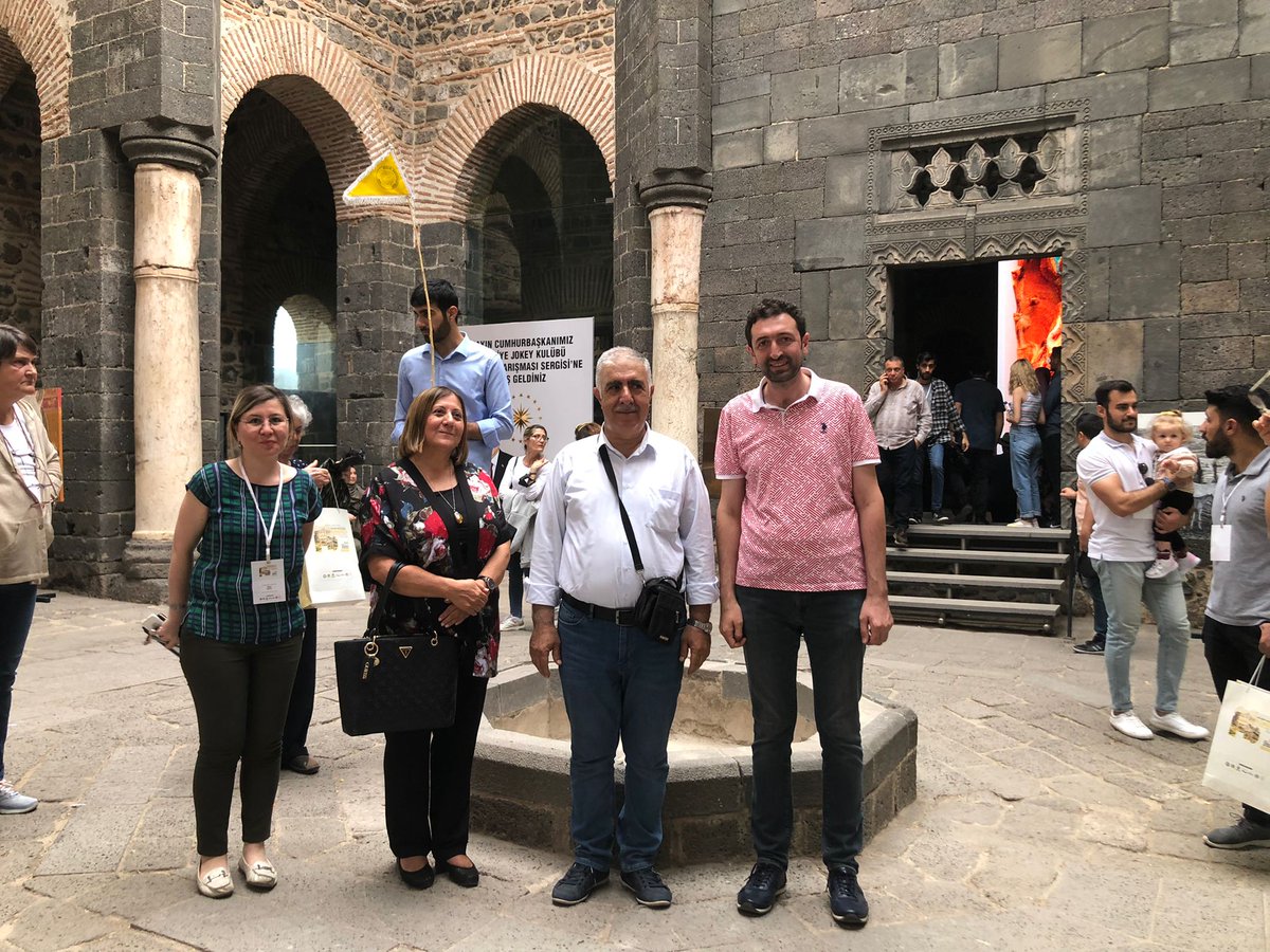congressonepid1's tweet photo. 📍Kongremizin üçüncü ve son gününde kıymetli misafirlerimizle beraber kültürel program kapsamında Diyarbakır'ın Tarihi Yerlerini,Tarihi mekânlarını, gezerek keyifli vakitler geçirdik.
Fotoğraf:2

#etik #sempozyum #symposium #seminer #tıp #communication  #diyarbakır #tarih #salgın https://t.co/fE5nCaVfrd