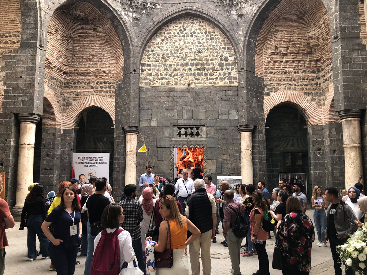 congressonepid1's tweet photo. 📍Kongremizin üçüncü ve son gününde kıymetli misafirlerimizle beraber kültürel program kapsamında Diyarbakır'ın Tarihi Yerlerini,Tarihi mekânlarını, gezerek keyifli vakitler geçirdik.
Fotoğraf:2

#etik #sempozyum #symposium #seminer #tıp #communication  #diyarbakır #tarih #salgın https://t.co/fE5nCaVfrd