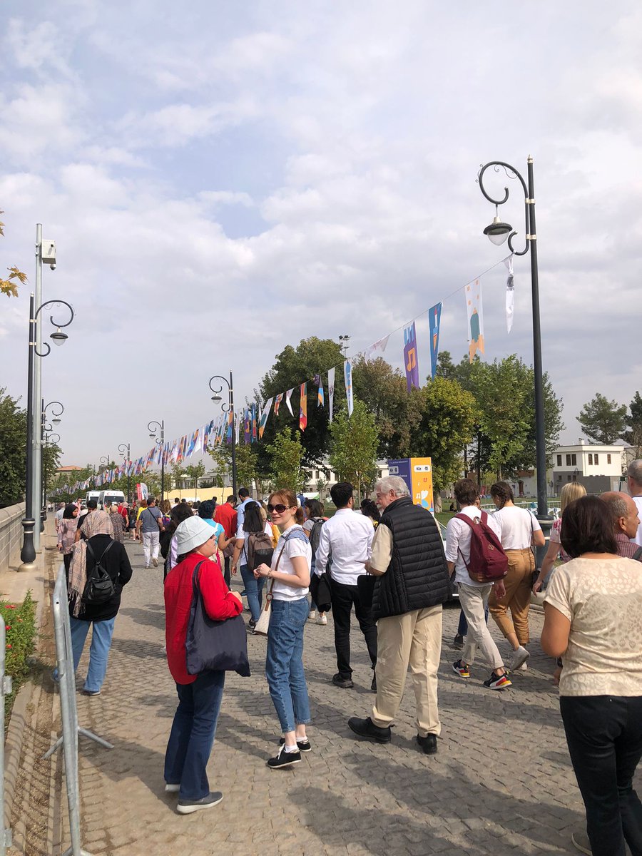 congressonepid1's tweet photo. 📍Kongremizin üçüncü ve son gününde kıymetli misafirlerimizle beraber kültürel program kapsamında Diyarbakır'ın Tarihi Yerlerini,Tarihi mekânlarını, gezerek keyifli vakitler geçirdik.
Fotoğraf:2

#etik #sempozyum #symposium #seminer #tıp #communication  #diyarbakır #tarih #salgın https://t.co/fE5nCaVfrd