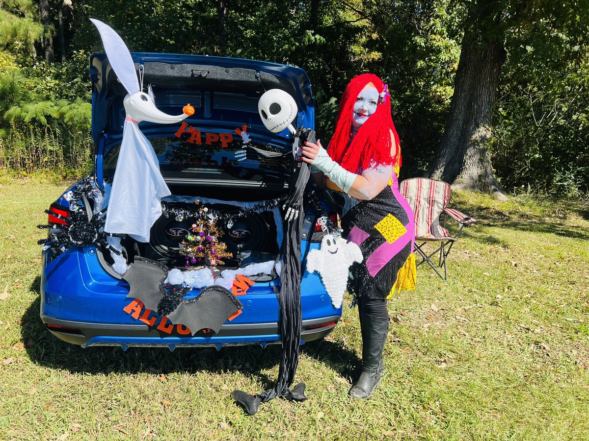 MFox_VBPD's tweet photo. Nice to see the community come together at Magic Hollow!  Thanks to Dicks Sporting Goods and Flipper McCoys for the goodies we passed out! https://t.co/t2AsZlQnJd