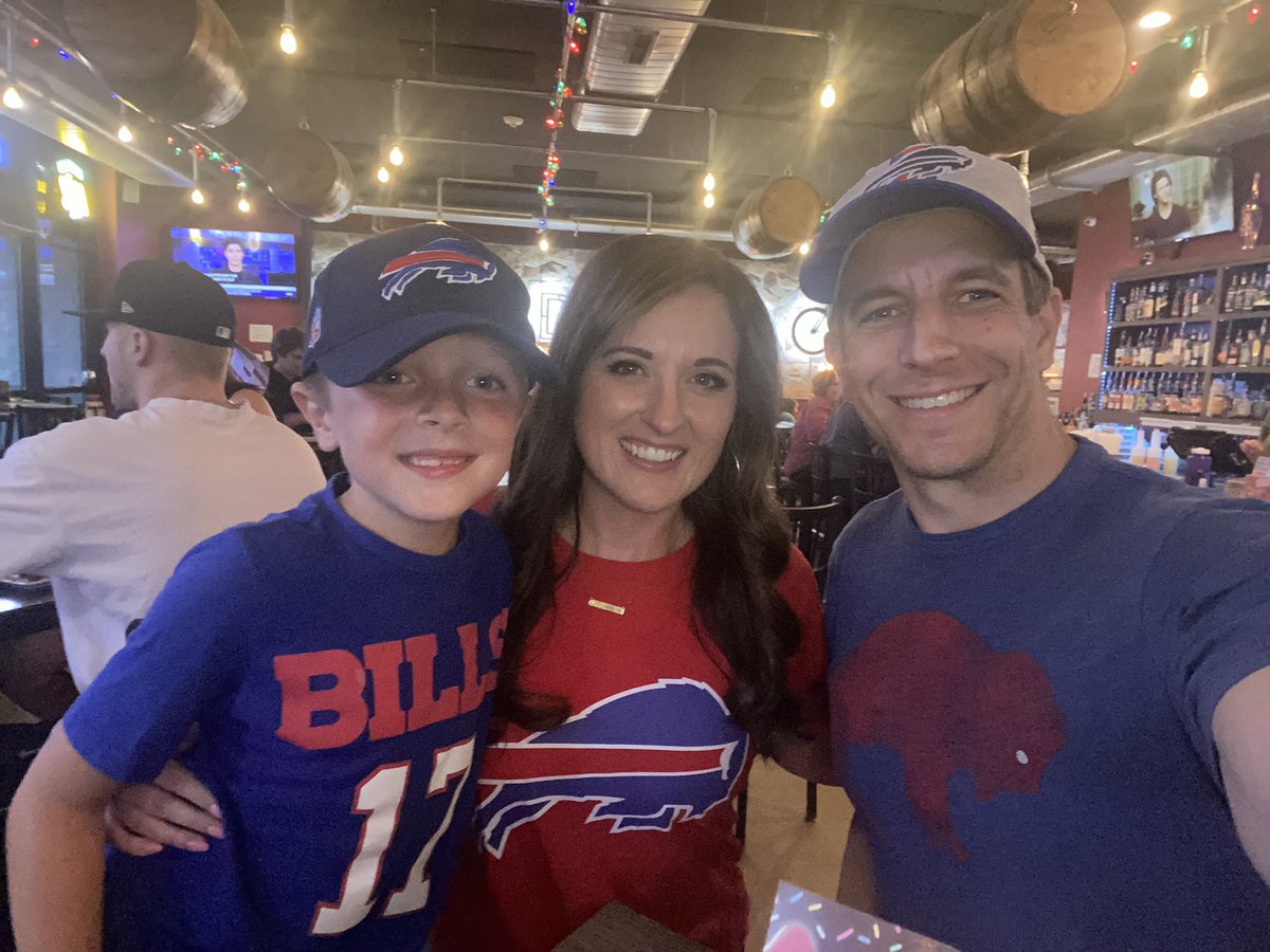 acarros's tweet photo. @BillsBackersKC Driving down from Iowa tomorrow for my son’s first Bills game! Looking forward to celebrating with more Bills fans! This thread is helpful! https://t.co/HR3m2P7UpA