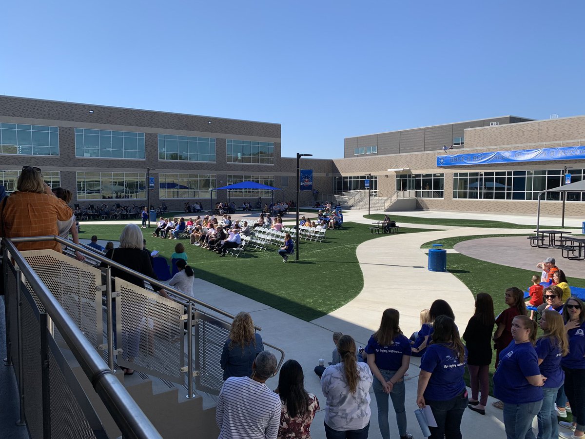 EmLeBlancCooper's tweet photo. Only took two pics because I was in awe the whole time. Extraordinary school for extraordinary educators and families. Southside Open House was so impressive! @Livingston_PPS @brucechaffinlp https://t.co/ln9iWF1qyw