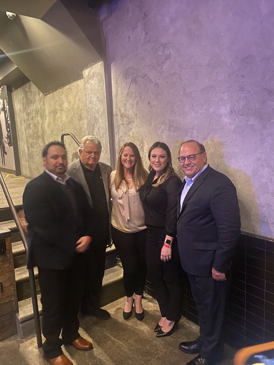 PitsakisClass's tweet photo. A HUGE thank you to @TeamDomb for supporting @Gwcheernation by attending our fundraiser at @UBahnPhilly and presenting our coaches with a check for $10,000!!!!! We can hardly believe the generosity you’ve shown us!
#GDubGrateful #PitsakisClass https://t.co/J8bCNLsDNZ