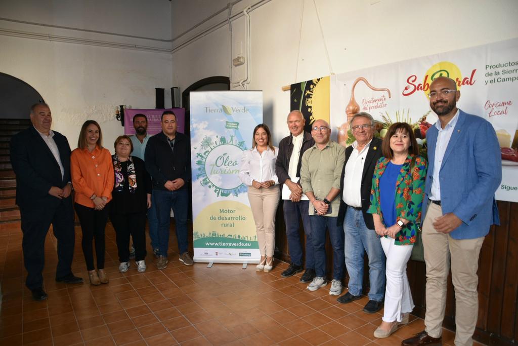dipualba's tweet photo. ‼@ampartorres ha subrayado el #compromiso de la #Dipualba con la puesta en valor del sector del #aceite🫒 y su trabajo para convertirlo en un motor de #desarrollorural y #turístico en la ‘Jornada de Promoción de la #SACAM como destino oleo-turístico'🔝
🌐https://t.co/TYwvAKjFpV https://t.co/ls4q11p9pF
