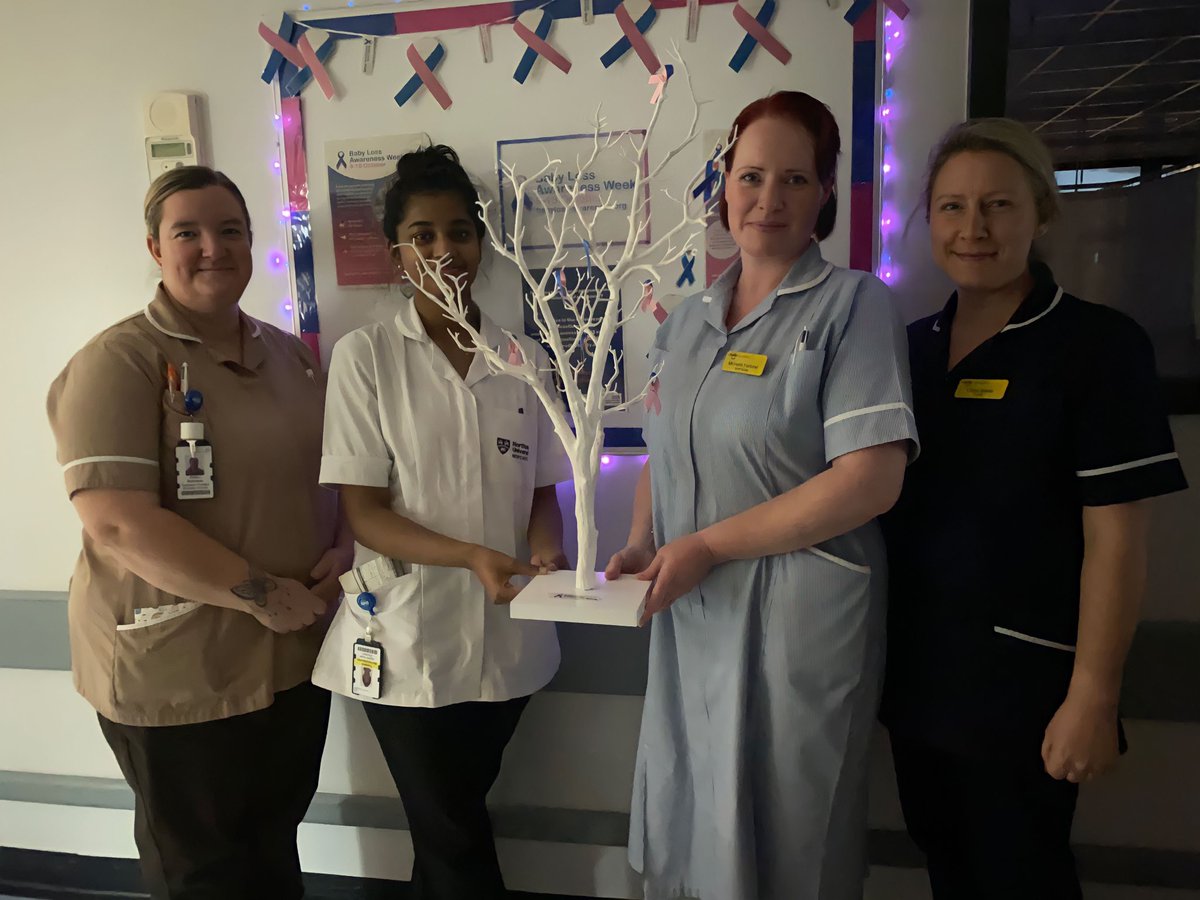 Recognising #BabyLossAwarenessWeek with our wave of light on #Ward40 @cathcarr1 @lisa_guthrie3 @ianjoyRN @StellaWilson91 💗💙