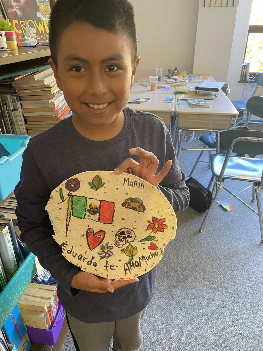 ReidsReaders's tweet photo. Tortilla Art! #WhosGotItBetterThanWES https://t.co/1wqTzfmJn4