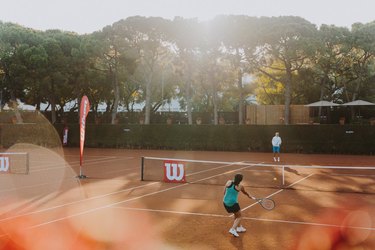 WilsonTenisEsp's tweet photo. Una raqueta de tanta belleza y potencia se merece un evento Ultra especial. Gracias a todos por venir.
#Ultrav4 #RuthlessBeauty https://t.co/WBTyXtmtEq