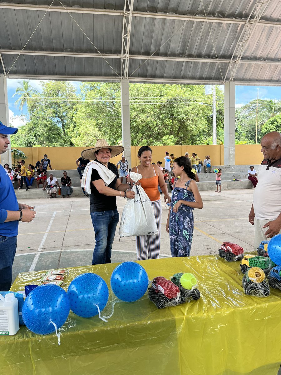 JhonFlorezJim's tweet photo. Hoy, en el corregimiento de la Sierra, del municipio de Chiriguaná, continuamos recorriendo el departamento del Cesar, y dialogando con todos y todas los censarenses en los territorios, para generar las bases del florecimiento del Cesar. https://t.co/ZeKctTsYwH