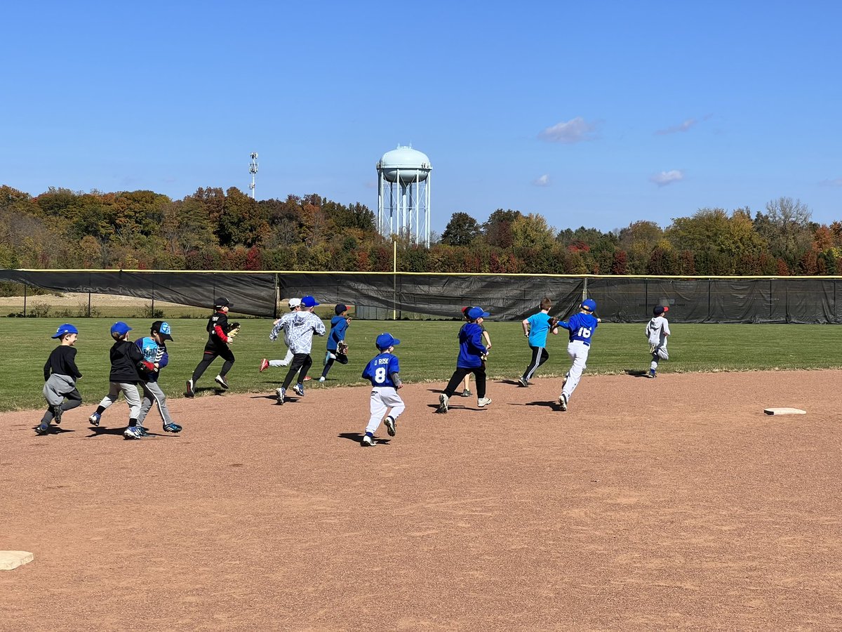 The Gahanna Lincoln Baseball team held their Fall Clinic today. 84 of Gahanna’s up and coming baseball stars joined the team on the field to sharpen their skills and have some fun on the beautiful day. Go Lions! See more pics and find out more at Baseball.GahannaBoosters.org