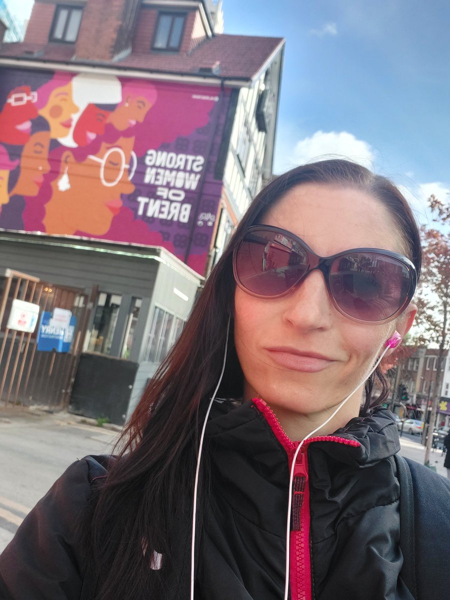 TundeeT1's tweet photo. Having a horrible headache 😩 &amp; feeling extremely tired &amp; thinking about to skip my 3 hrs gym session but the Universe has got my back and sent me this sign 😀
Ladies this is why you should always keep your head high 👀 Thanks @Brent_Council for the motivation   #strongwomen https://t.co/FbN1XrnNuH