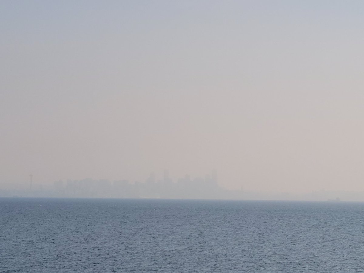 DebbieHere2's tweet photo. #SeattleWX Seattle from the Bainbridge Ferry right now ๐ถโ๐ซ๏ธ#waex @wsdot https://t.co/uA0LrFrfGX