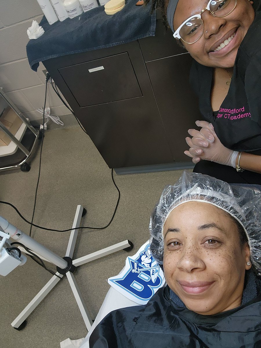 SotomayorLDBell's tweet photo. Spa Day Fun Day with #FlatBlueRaider #144 and Diamond 💎who did an excellent job giving me a facial💆🏾‍♀️ and trimming my ends 💇🏾‍♀️❤️ @HEBISDpeople @BCTEAcademy @BHS https://t.co/u4Q9Qr2aIr
