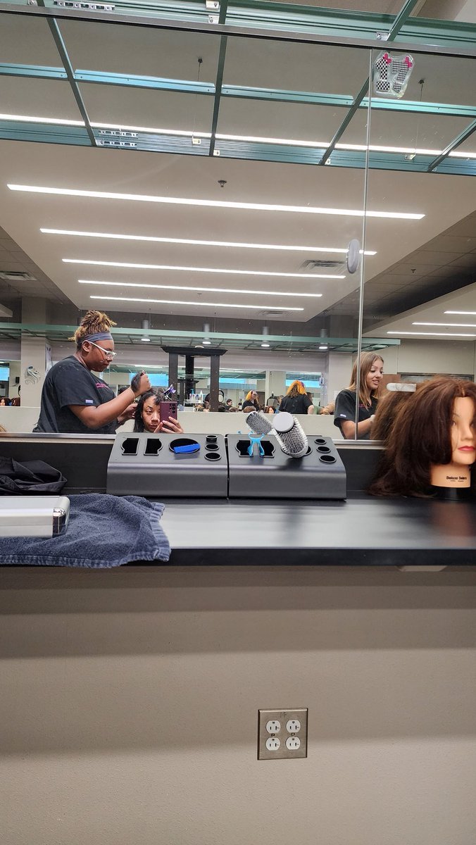 SotomayorLDBell's tweet photo. Spa Day Fun Day with #FlatBlueRaider #144 and Diamond 💎who did an excellent job giving me a facial💆🏾‍♀️ and trimming my ends 💇🏾‍♀️❤️ @HEBISDpeople @BCTEAcademy @BHS https://t.co/u4Q9Qr2aIr